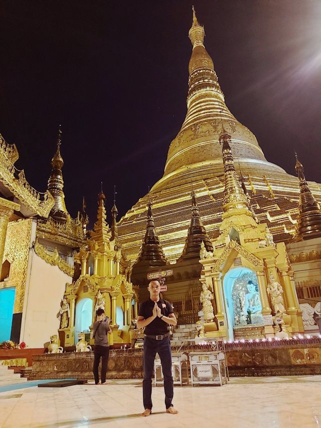 Độc đáo ngôi chùa dát 90 tấn vàng, gắn nghìn viên kim cương đắt giá ở Myanmar