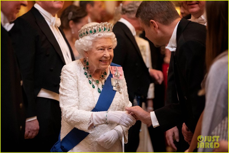 Ngắm Công nương Kate Middleton đội vương miện của Công nương Diana
