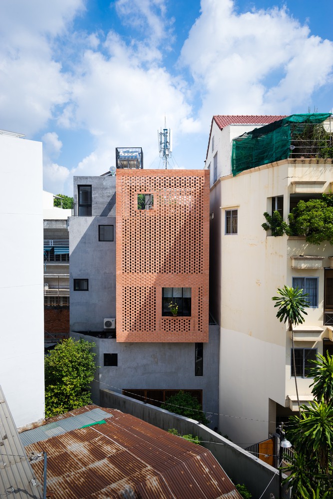 Ấn tượng với ngôi nhà bằng gạch tọa lạc ngay trung tâm Sài Gòn