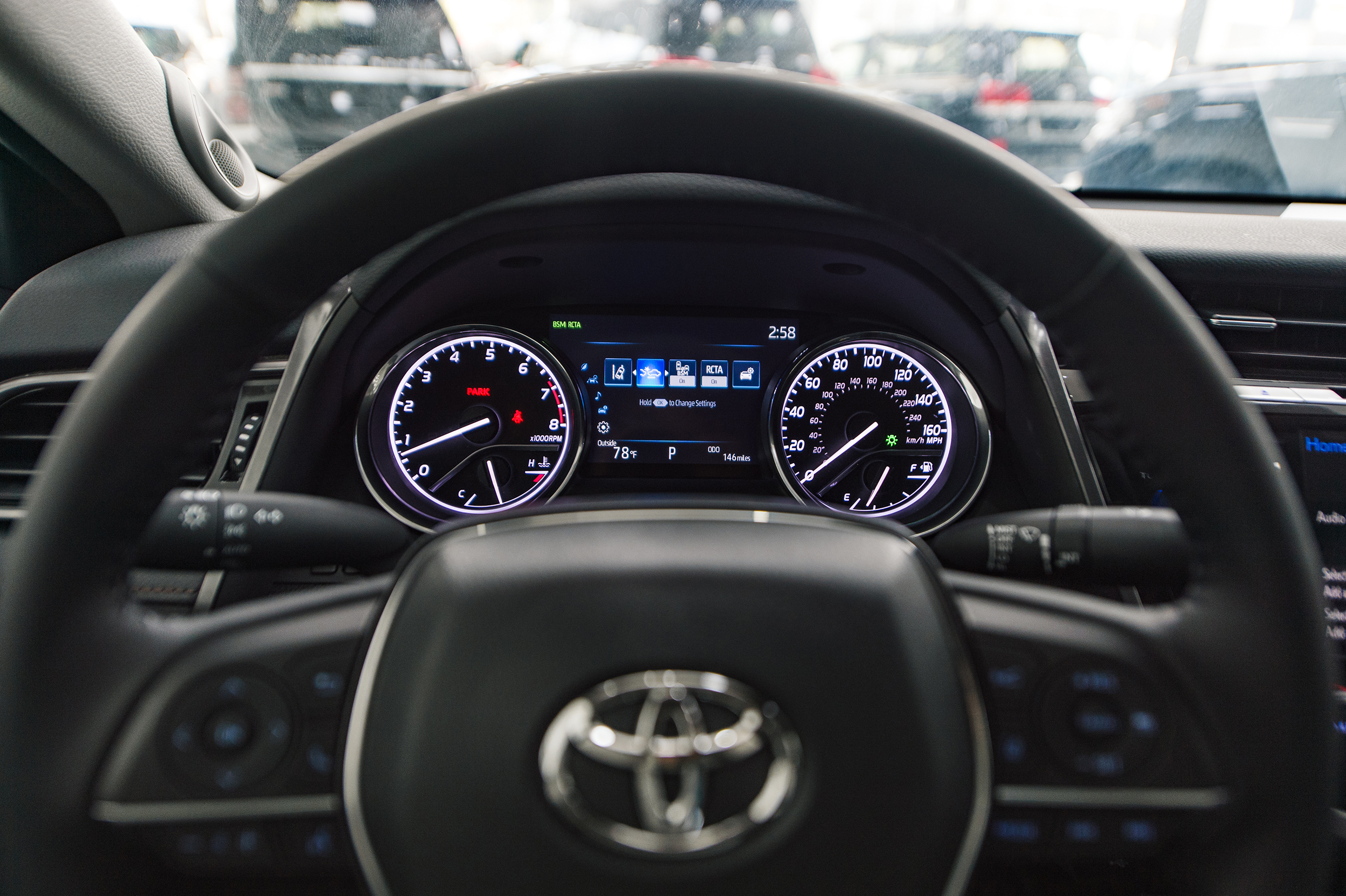 Toyota Camry nhập Mỹ giá 2,5 tỷ đồng