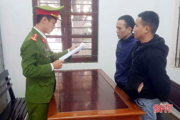 Bắt giữ nhóm đối tượng đánh bạc qua mạng xã hội ở Hương Khê