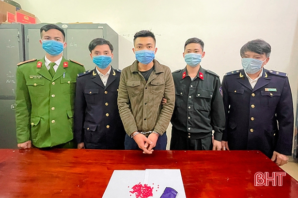 1 ngày, Công an Hương Sơn bắt quả tang 2 đối tượng tàng trữ ma túy