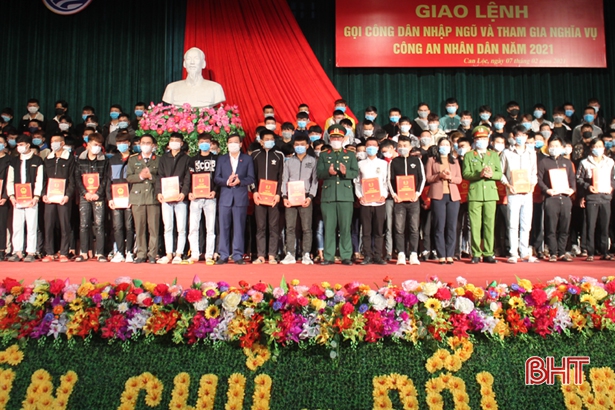 Can Lộc giao lệnh gọi 147 công dân nhập ngũ và tham gia nghĩa vụ CAND