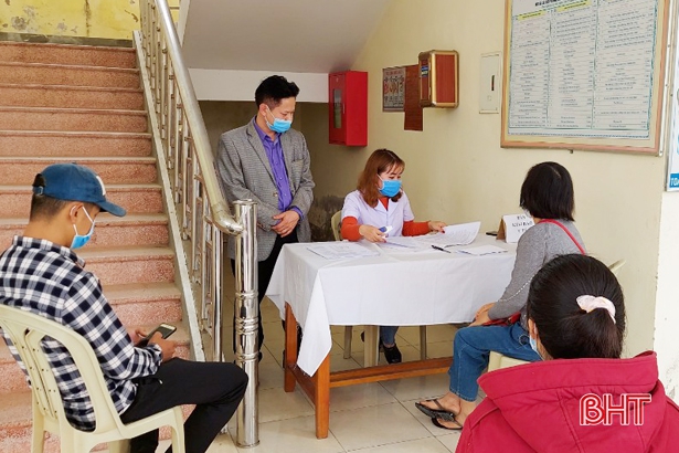 Người về Hà Tĩnh từ vùng dịch phải khai báo y tế, lấy mẫu xét nghiệm, cách ly phù hợp