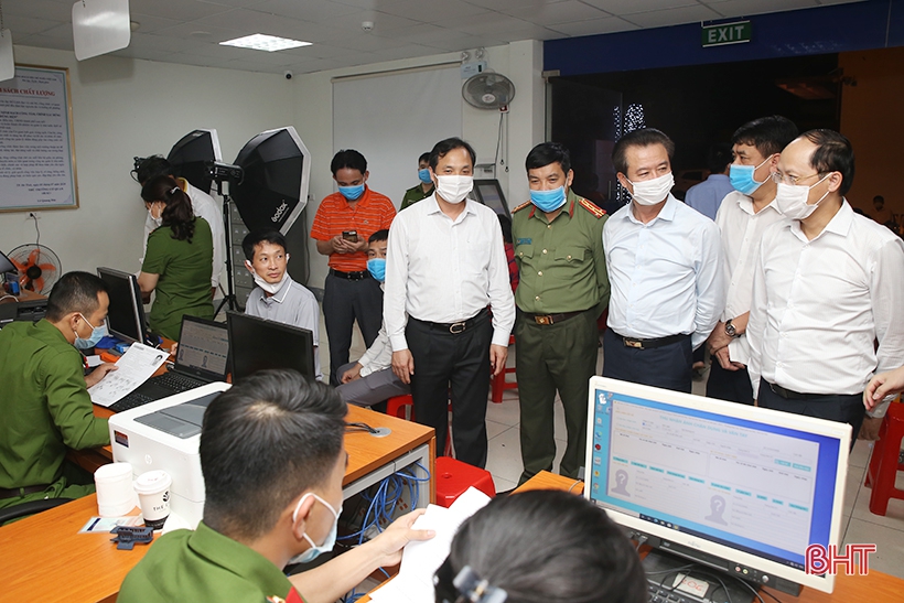 Bí thư Tỉnh ủy Hà Tĩnh kiểm tra công tác cấp căn cước công dân tại cơ sở