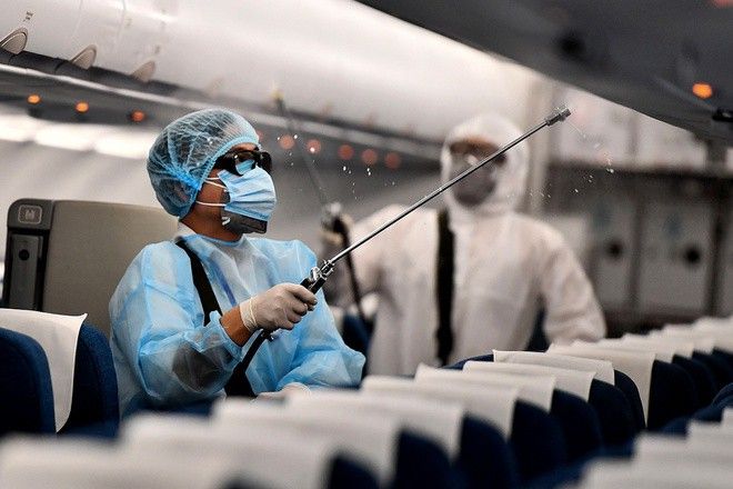 89/89 người ở Hà Nội cùng chuyến bay có 2 cô gái mắc Covid-19 đã âm tính, 44.000 người tiêm vắc xin AstraZeneca