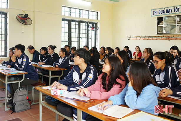 Gần hết năm học, vẫn còn hơn 9.600 học sinh Hà Tĩnh chưa có thẻ BHYT