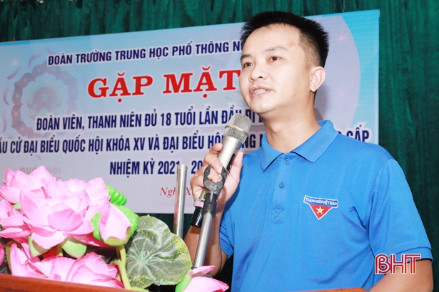 Gặp mặt cử tri học sinh Nghi Xuân lần đầu bỏ phiếu bầu cử