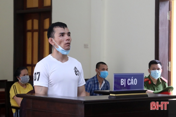 Từ Nghệ An sang Hà Tĩnh đánh bạc, 2 bị cáo lĩnh án 8 năm tù