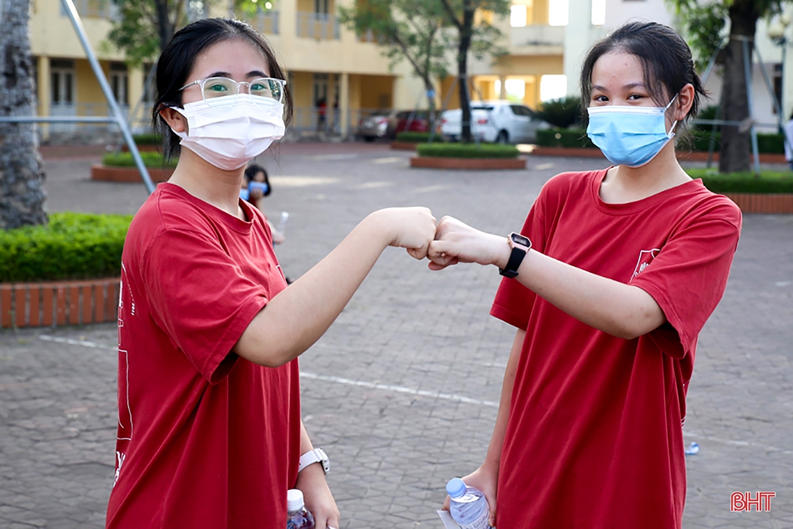 Đồng hành với hơn 15.600 sỹ tử Hà Tĩnh “vượt nắng, tránh dịch” trong mùa thi đặc biệt