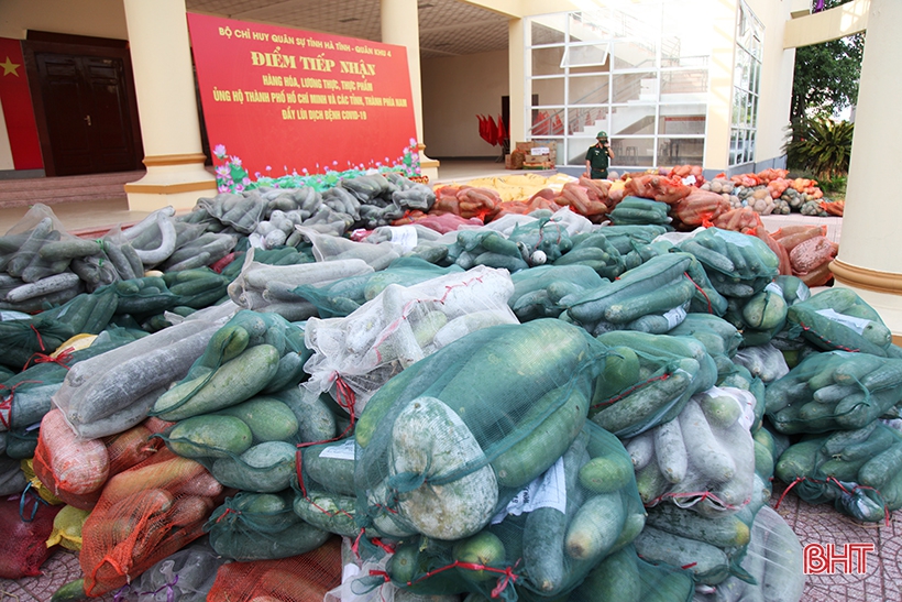 Lực lượng vũ trang Hà Tĩnh gửi 38 tấn nông sản vào miền Nam