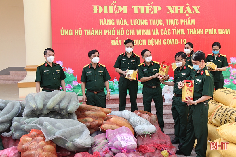 Lực lượng vũ trang Hà Tĩnh gửi 38 tấn nông sản vào miền Nam