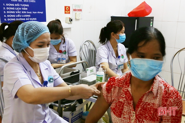 BVĐK tỉnh Hà Tĩnh tiêm vắc-xin phòng COVID-19 cho trên 400 bệnh nhân chạy thận nhân tạo