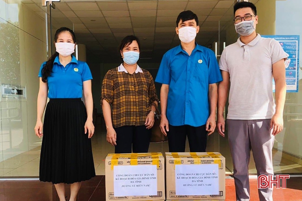 Hơn 2.000 cán bộ, cộng tác viên dân số Hà Tĩnh tích cực tham gia phòng dịch COVID-19