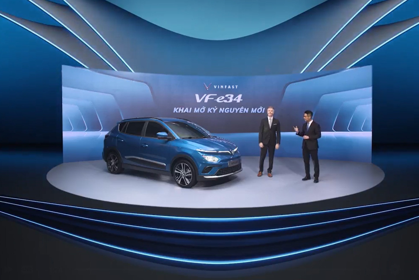 Ra mắt mẫu ô tô điện đầu tiên của Việt Nam - VinFast VF e34