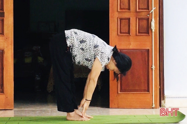 Bệnh viện ở Hà Tĩnh sử dụng yoga giúp phục hồi chức năng cho bệnh nhân di chứng tai biến mạch máu não