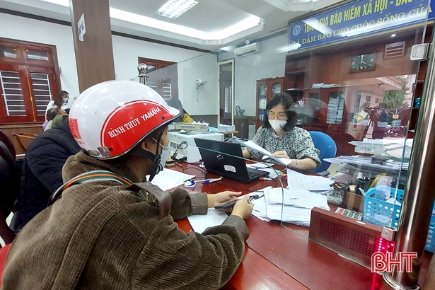 Người lao động Hà Tĩnh phấn khởi nhận hỗ trợ từ quỹ bảo hiểm thất nghiệp