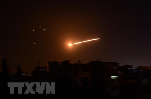 Israel phát động không kích bằng tên lửa vào ngoại ô thủ đô Syria