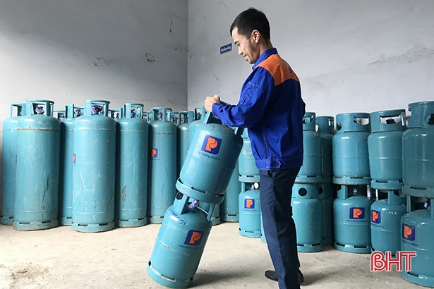 Giá gas tăng “chóng mặt”, thêm gánh nặng cho người tiêu dùng và cơ sở kinh doanh ở Hà Tĩnh