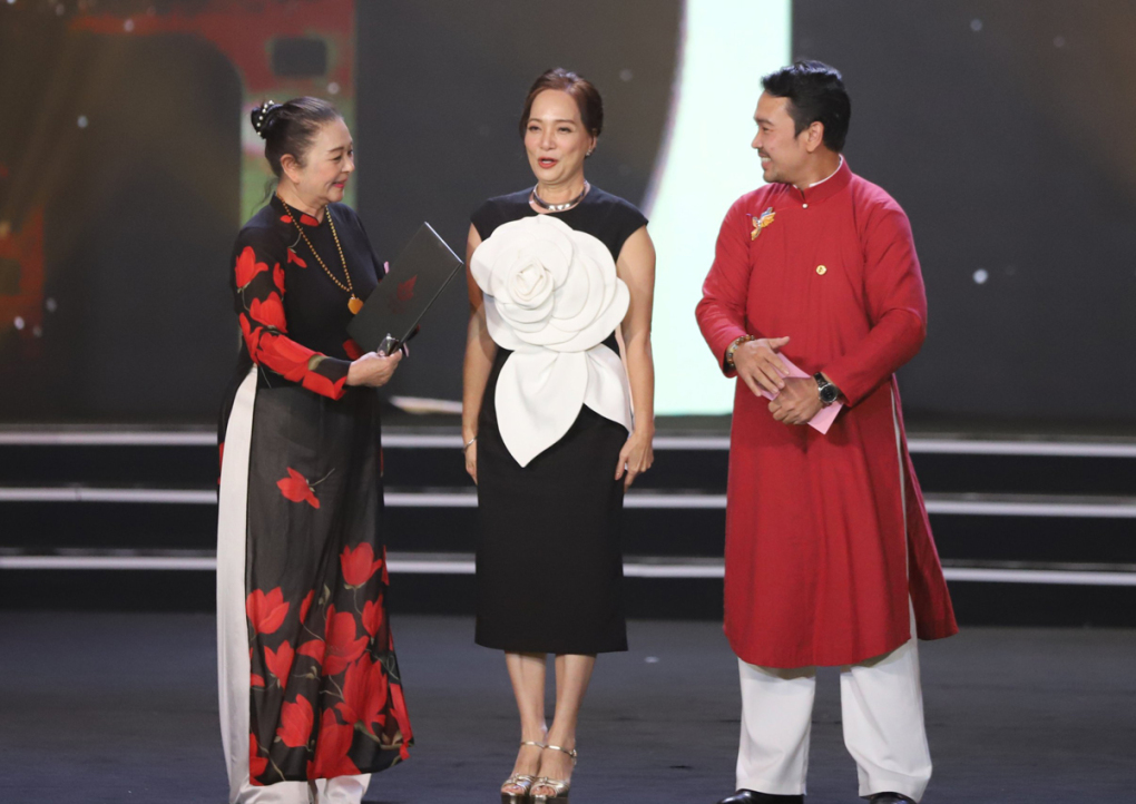 Lê Khanh đoạt giải “Nữ diễn viên chính xuất sắc”