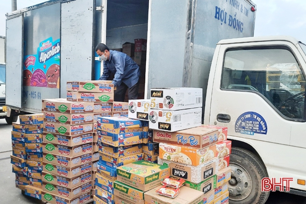 Doanh nghiệp phân phối, bán lẻ tại Hà Tĩnh bắt đầu phục vụ hàng tết