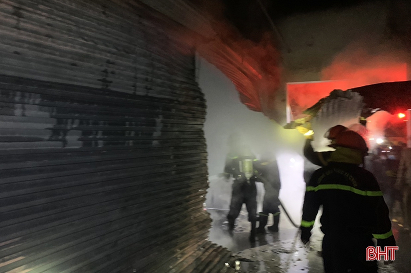 Cháy chợ ở Thạch Lạc, 3 ki-ốt bị thiêu rụi