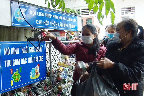 Bán rác thải tái chế, phụ nữ Nghi Xuân tặng hơn 300 suất quà cho hội viên nghèo