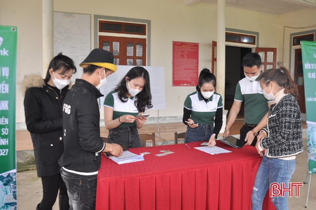 Đoàn cơ sở Vietcombank Hà Tĩnh hỗ trợ xã miền núi xây dựng nông thôn mới nâng cao