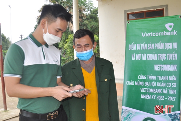Đoàn cơ sở Vietcombank Hà Tĩnh hỗ trợ xã miền núi xây dựng nông thôn mới nâng cao