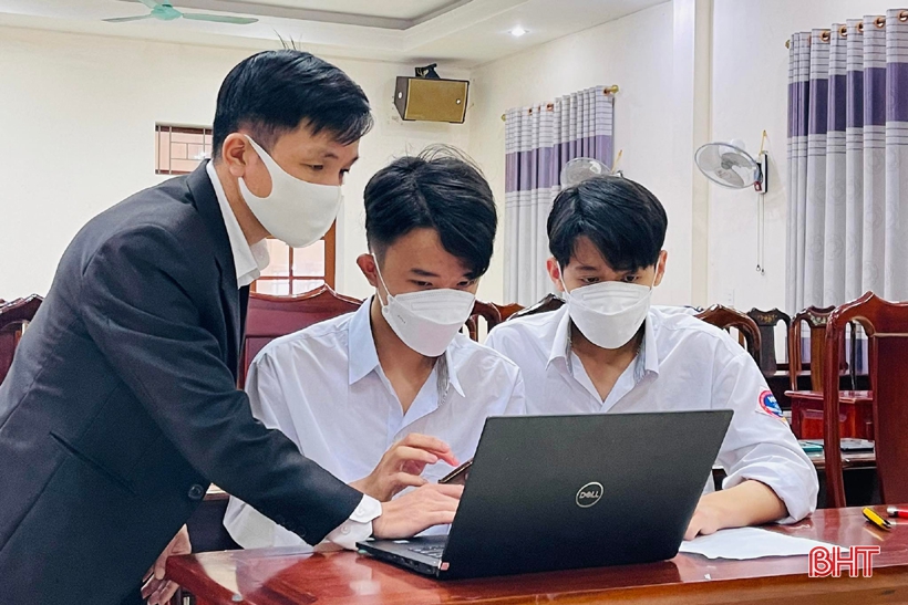 Cận cảnh máy lấy mẫu xét nghiệm COVID-19 tự động đạt giải quốc gia của 2 học sinh Hà Tĩnh