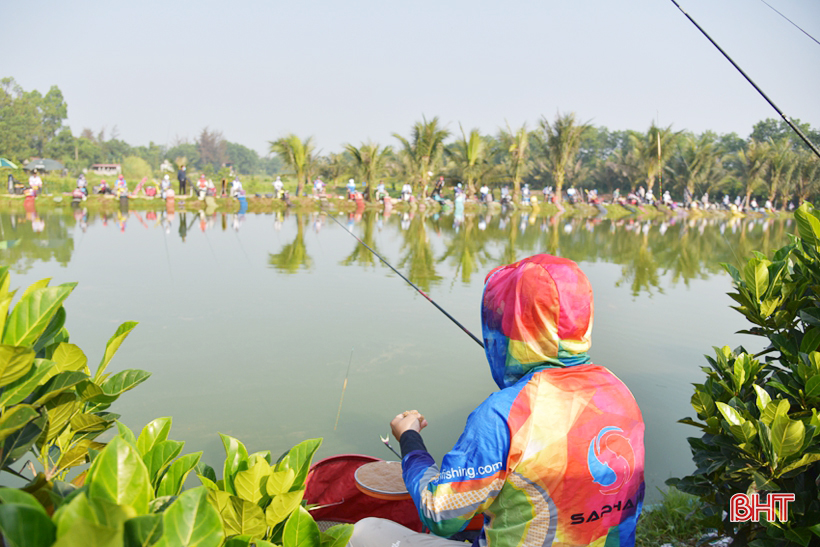 65 cần thủ toàn quốc đua tài câu cá bằng cần tay ở Hà Tĩnh