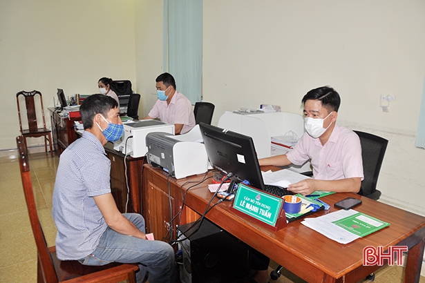 Đơn vị đầu tiên ở Hà Tĩnh giải ngân chương trình tín dụng cho học sinh, sinh viên mua máy tính