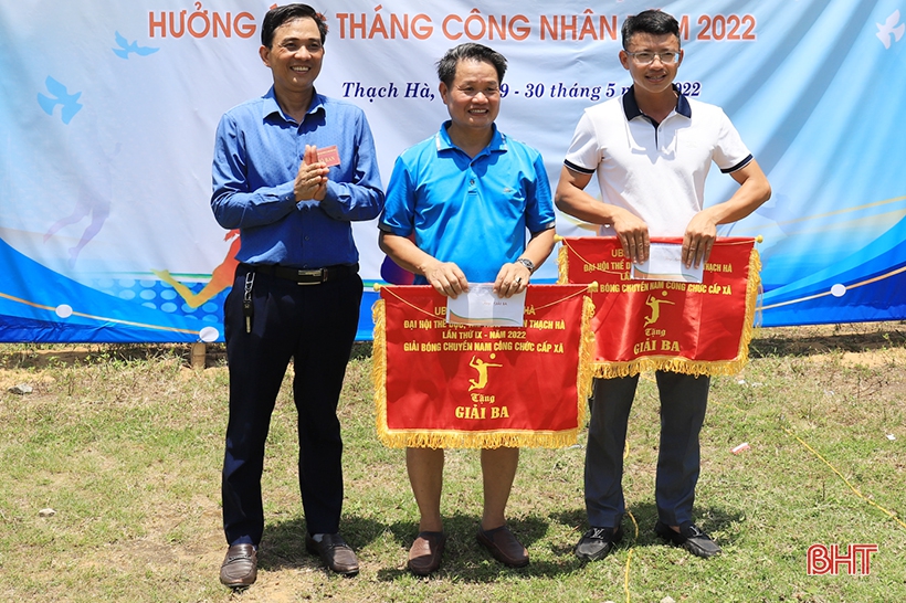 Tổ chức thành công Giải Bóng chuyền nam cán bộ, công chức cấp xã mừng Lễ hội đền Lê Khôi