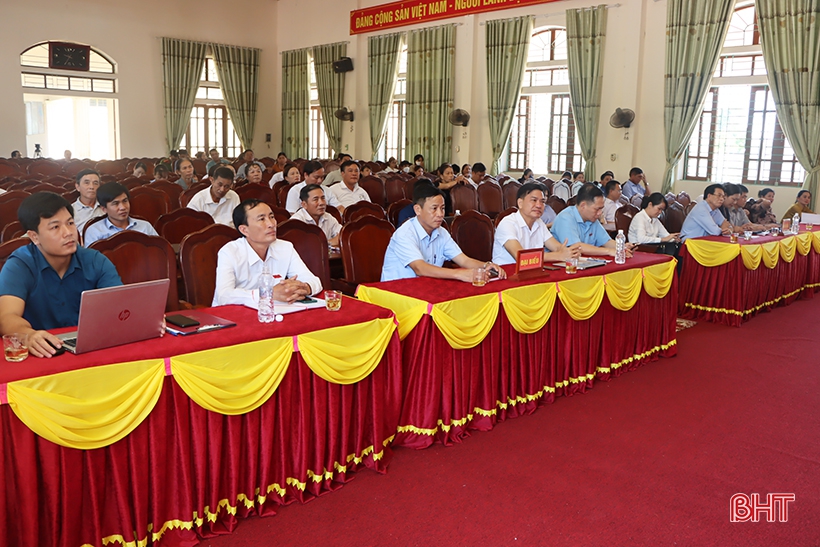 Cử tri kiến nghị sớm phê duyệt đề án nước sạch cho các xã phía Nam Cẩm Xuyên