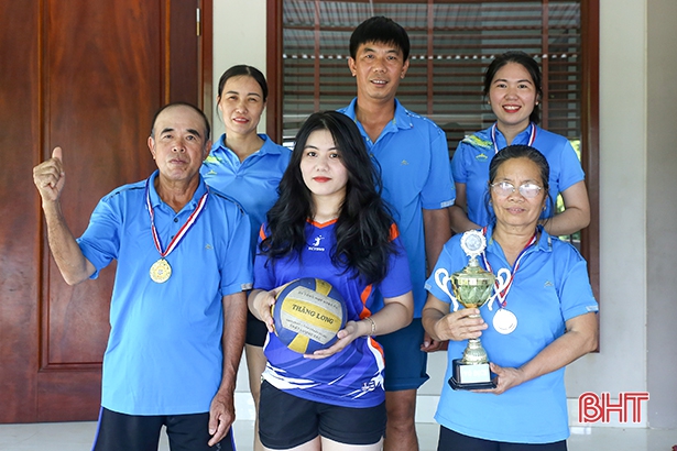 Một gia đình ba thế hệ cùng đam mê bóng chuyền tại Hà Tĩnh