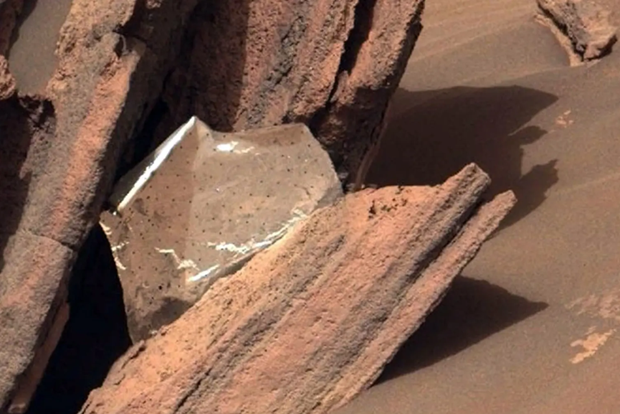 Vì sao rác thải của con người liên tục được phát hiện trên Sao Hỏa?