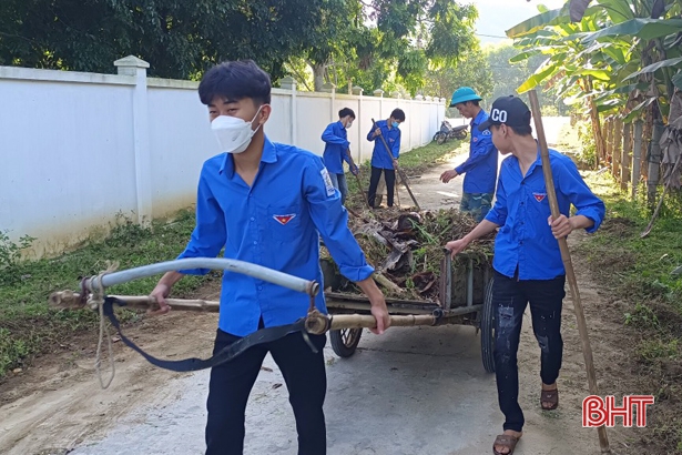 Tuổi trẻ Hà Tĩnh ra quân ngày cao điểm Tình nguyện chung tay xây dựng nông thôn mới”