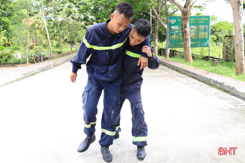 Trang bị kiến thức cứu nạn, chữa cháy cho học sinh miền núi Hà Tĩnh