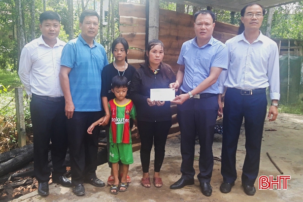 Hỗ trợ 60 triệu đồng cho các gia đình bị cháy nhà ở Hương Khê, Hương Sơn