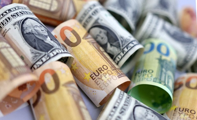 Đồng euro thấp kỷ lục 20 năm, 1 EUR không đổi được 1 USD