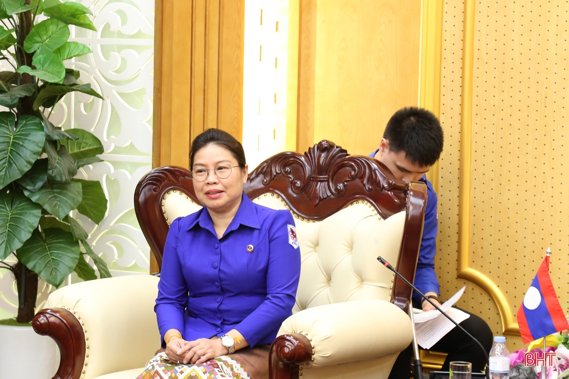Lãnh đạo Hà Tĩnh đón tiếp đoàn đại biểu thanh niên Lào