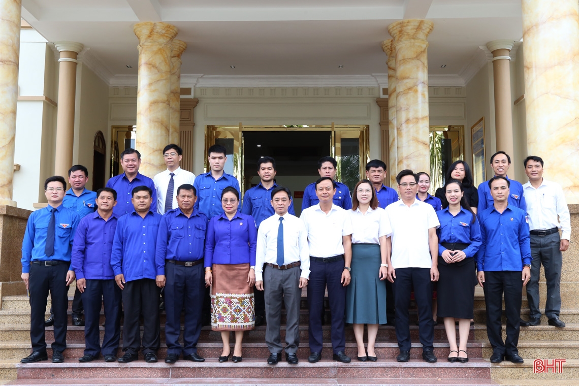 Lãnh đạo Hà Tĩnh đón tiếp đoàn đại biểu thanh niên Lào