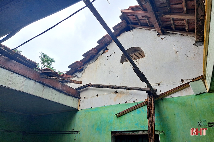 Giúp dân khắc phục thiệt hại do mưa, gió lốc ở Nghi Xuân