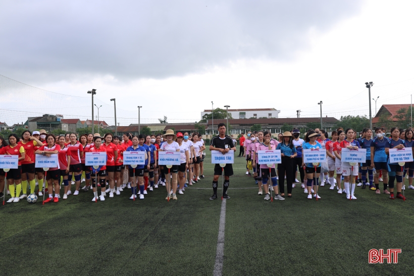 12 đội tranh tài Giải Bóng đá nữ TP Hà Tĩnh năm 2022