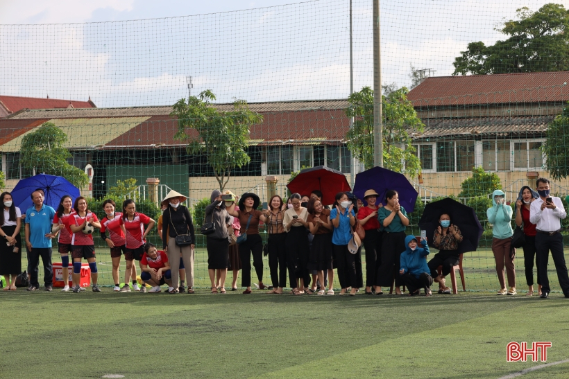 12 đội tranh tài Giải Bóng đá nữ TP Hà Tĩnh năm 2022