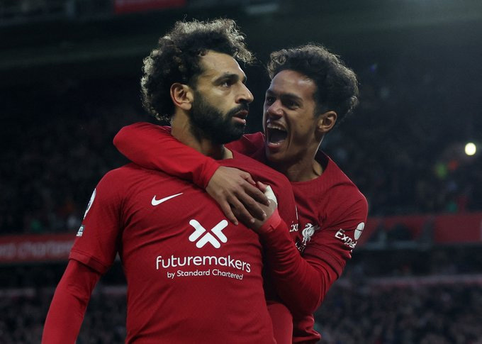 Salah tỏa sáng, Liverpool đánh bại Man City để mở tiệc tại Anfield