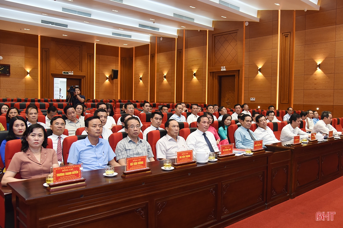 Ban Thường vụ Tỉnh ủy Hà Tĩnh công bố các quyết định luân chuyển, điều động, bổ nhiệm cán bộ