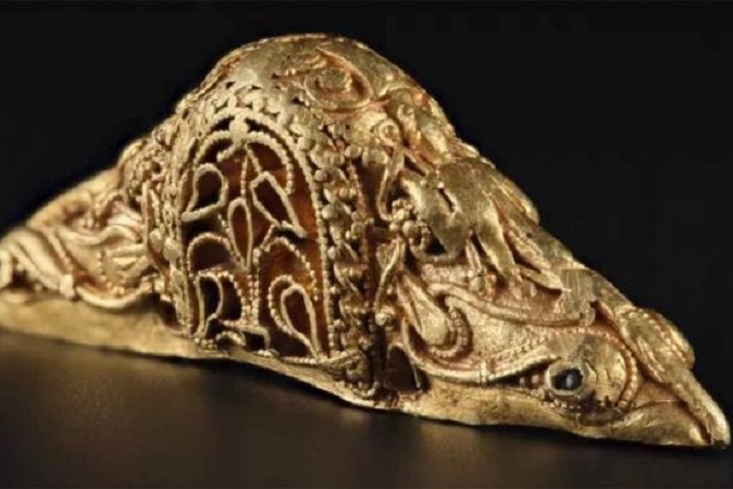 Chuôi kiếm bằng vàng ròng 1.300 năm tuổi