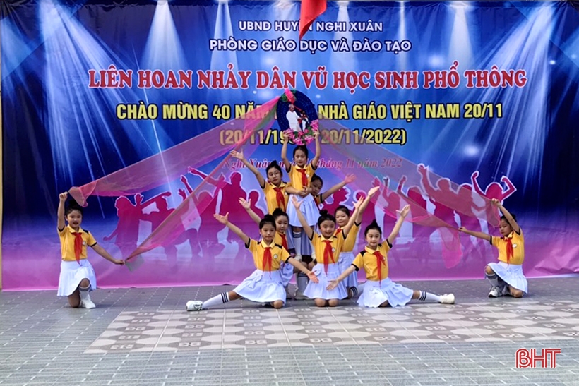 28 đội tham gia liên hoan nhảy dân vũ học sinh ở Nghi Xuân