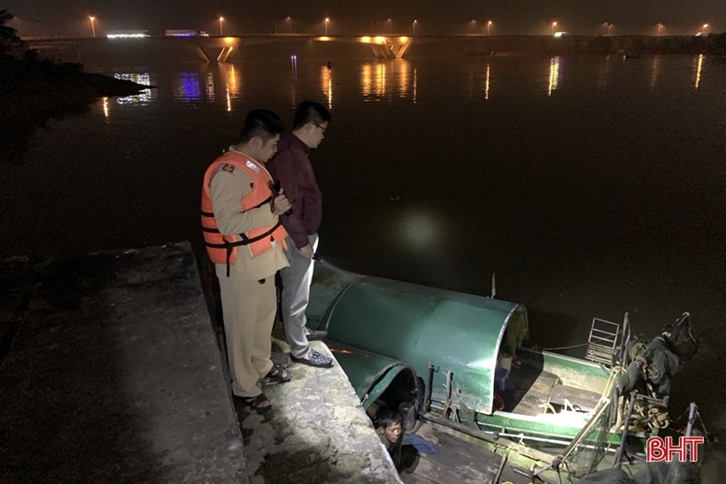 Bắt quả tang 3 người dùng kích điện đánh bắt thủy sản trái phép trên sông Lam